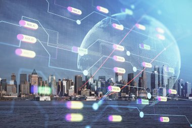 Şehir görünümünde harita ve veri temalı hologram ile gökdelenler arka planda çift pozlama. İş kavramında uluslararası teknoloji.