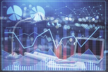 Finansal grafik renkli çizimler ve arka planda bilgisayar olan tablolar. Çoklu maruz kalma. Uluslararası pazarlar kavramı.
