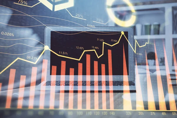 Gráfico de mercado de ações e tabela com fundo de computador. Exposição múltipla. Conceito de análise financeira. — Fotografia de Stock