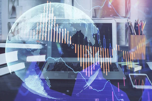 Finanzgrafik bunte Zeichnung und Tabelle mit Computer auf dem Hintergrund. Doppelbelichtung. Konzept der internationalen Märkte. — Stockfoto