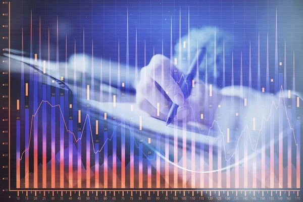 Gráfico de divisas financieras que se muestran en las manos tomando notas de fondo. Concepto de investigación. Exposición múltiple —  Fotos de Stock