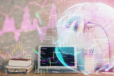 Forx grafiği ve bilgisayarla çalışma alanını iki katına çıkar. Uluslararası çevrimiçi ticaret kavramı.