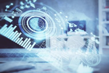 İş teması simgelerinin çoklu pozlandırılması ve bilgisayar geçmişi olan masa. Başarı kavramı.