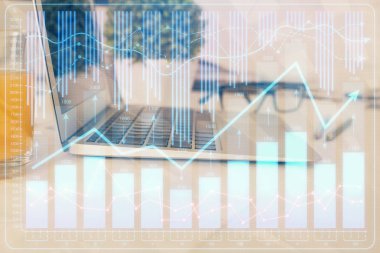 Finansal pazar grafiği hologramı ve kişisel bilgisayar arka planda. Çifte maruziyet. Önx kavramı.