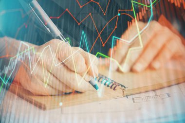 Forex tablosu WOMANS el notları arka plan alarak görüntülenir. Araştırma kavramı. Çift Pozlama