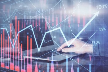 Ön x grafiğiyle kağıda yazan adamın iki kez pozlanması. Araştırma ve ticaret kavramı.