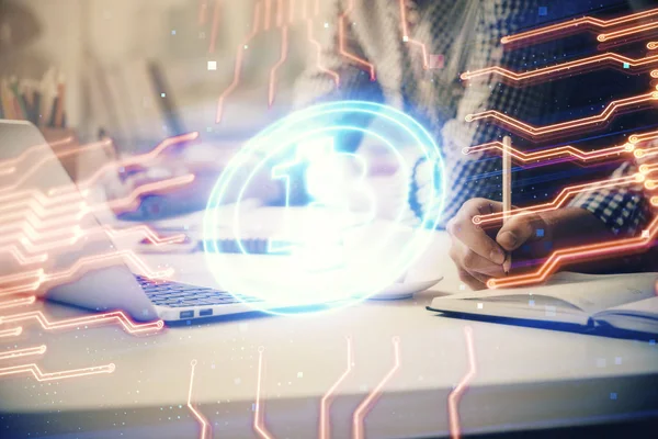 Blockchain tema hologram med mannen som arbetar på datorn på bakgrunden. Begreppet kryptokedja. Dubbel exponering. — Stockfoto