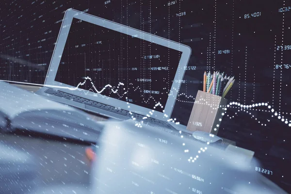 Holograma gráfico do mercado de ações desenhado em fundo de computador pessoal. Dupla exposição. Conceito de investimento. — Fotografia de Stock