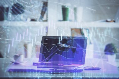 Masası ve kişisel bilgisayarı olan borsa grafiği. Çifte maruziyet. Mali analiz kavramı.