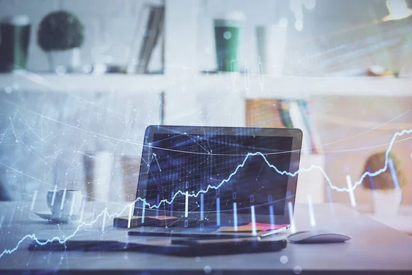 Börsendiagramm und Tabelle mit Computerhintergrund. Doppelbelichtung. Konzept der Finanzanalyse. — Stockfoto