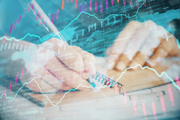 Grafico Forex visualizzato sulla mano delle donne prendere appunti di sfondo. Concetto di ricerca. Doppia esposizione — Foto Stock