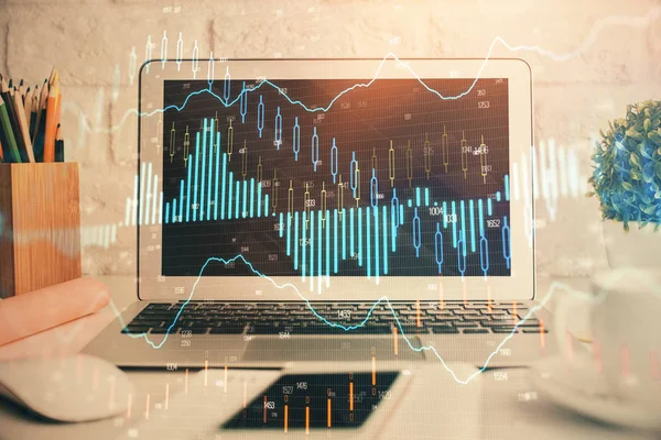 Forex marknaden grafhologram och persondator på bakgrunden. Dubbel exponering. Begreppet investering. — Stockfoto