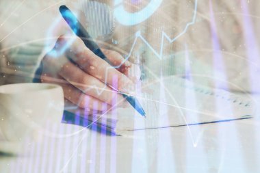 Forex tablosu WOMANS el notları arka plan alarak görüntülenir. Araştırma kavramı. Çift Pozlama