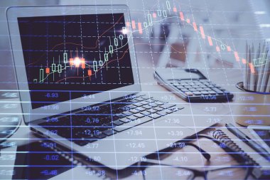 Borsa grafiği ve bilgisayar geçmişi olan tablolar. Çifte maruziyet. Mali analiz kavramı.