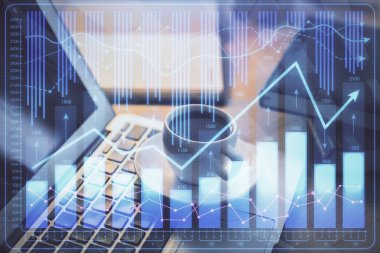 Finansal grafik renkli çizimler ve arka planda bilgisayar olan tablolar. Çifte maruziyet. Uluslararası pazarlar kavramı.