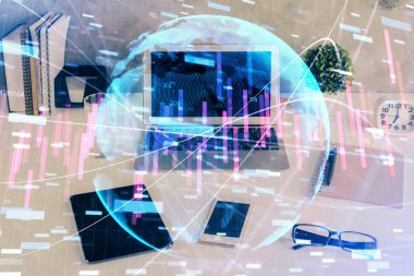 Forx çizelgesine ve bilgisayarla çalışma alanına çift pozlama. Uluslararası çevrimiçi ticaret kavramı.