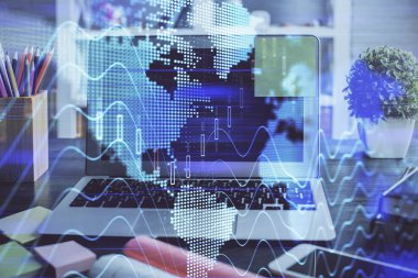 Finansal tablo çizimi ve arka planda bilgisayar olan bir tablo. Çoklu maruz kalma. Uluslararası pazarlar kavramı.