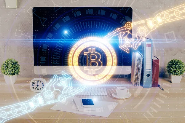 Engelleme zinciri ve kripto ekonomi temalı hologram ve bilgisayar geçmişi olan bir masa. Bitcoin kripto para kavramı. — Stok fotoğraf