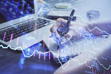 Forex tablosu WOMANS el notları arka plan alarak görüntülenir. Araştırma kavramı. Çift Pozlama