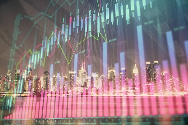 Gráfico financeiro sobre paisagem da cidade noite com edifícios altos fundo multi exposição. Conceito de análise . — Fotografia de Stock