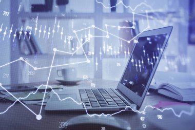 Arka planda eski pazar grafik hologramı ve kişisel bilgisayar var. Çoklu maruz kalma. Yatırım kavramı.