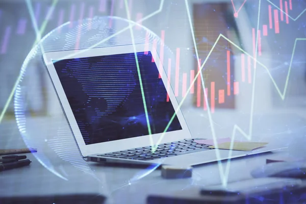 Holograma gráfico de Forex en la tabla con el fondo de la computadora. Exposición múltiple. Concepto de mercados financieros. —  Fotos de Stock