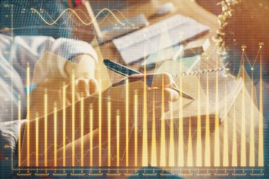 Finansal Forex çizelgeleri kadınların el notları arka plan alarak görüntülenir. Araştırma kavramı. Çift Pozlama