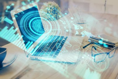 İş teması simgelerinin çifte pozlandırılması ve bilgisayar geçmişi olan çalışma alanı. Başarı kavramı.