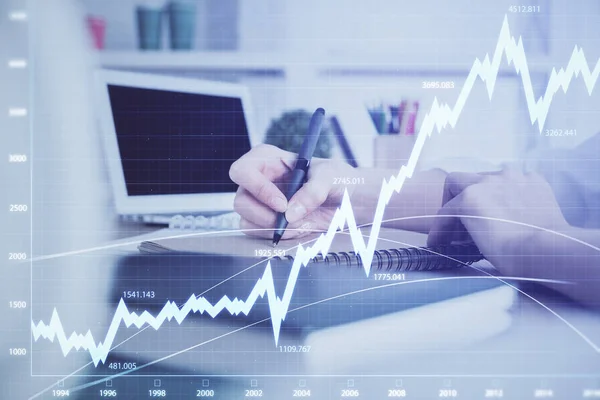 Grafico finanziario visualizzato sulla mano delle donne prendendo appunti di sfondo. Concetto di ricerca. Doppia esposizione — Foto Stock
