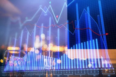 Forx grafiği ve bilgisayarla çalışma alanı çoklu pozlama. Uluslararası çevrimiçi ticaret kavramı.