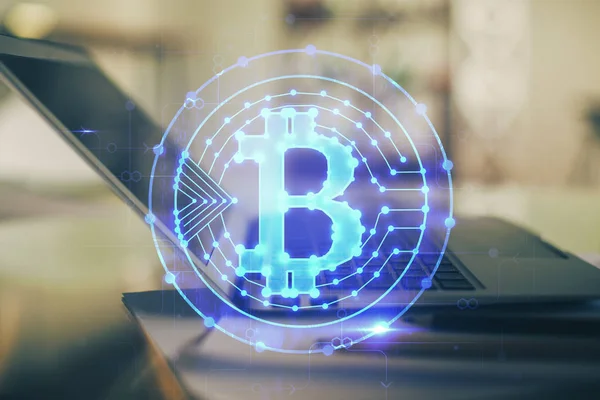 Exposição dobro do holograma e da tabela do tema da economia do blockchain e do crypto com fundo do computador. Conceito de criptomoeda bitcoin. — Fotografia de Stock