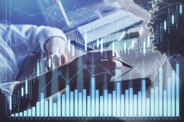 Finansal Forex çizelgeleri kadınların el notları arka plan alarak görüntülenir. Araştırma kavramı. Çift Pozlama
