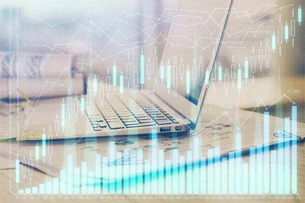 Dubbel exponering av forex diagram och arbetsyta med dator. Begreppet internationell näthandel. — Stockfoto