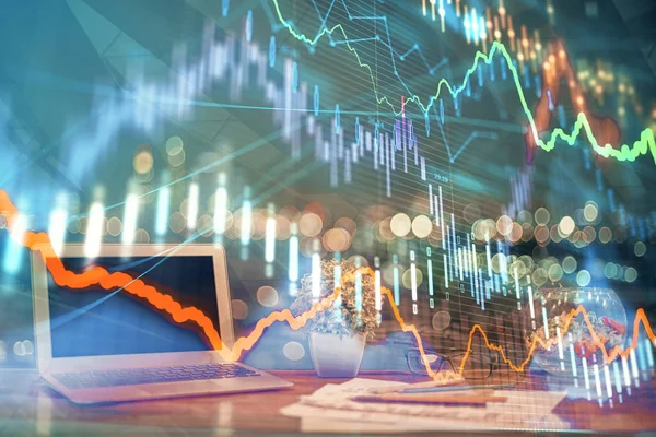 Ekonomisk graf färgstark ritning och tabell med dator på bakgrunden. Dubbel exponering. Begreppet internationella marknader. — Stockfoto