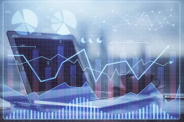 Οικονομικό διάγραμμα σχέδιο και πίνακα με υπολογιστή στο παρασκήνιο. Διπλή έκθεση. Έννοια των διεθνών αγορών. — Φωτογραφία Αρχείου
