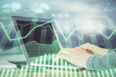 Borsa grafiği ile çift pozlama elleri. Araştırma ve analiz kavramı.