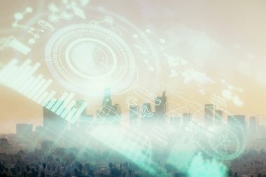 İş temalı hologram çizimine ve şehrin arka planına çifte maruz kalma. Başarı kavramı.