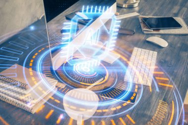 Teknoloji temalı çizim ve bilgisayarlı masa. Çifte maruziyet. Bilgi kavramı.