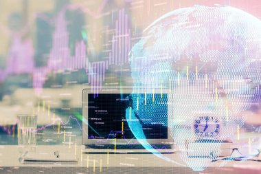 Finansal grafik renkli çizimler ve arka planda bilgisayar olan tablolar. Çifte maruziyet. Uluslararası pazarlar kavramı.