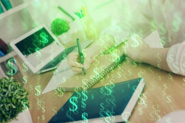 Finansal grafik WOMANS el notları arka plan alarak görüntülenir. Araştırma kavramı. Çift Pozlama