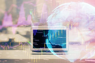 Finansal grafik renkli çizimler ve arka planda bilgisayar olan tablolar. Çifte maruziyet. Uluslararası pazarlar kavramı.