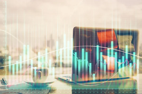 Finanční graf barevný výkres a tabulka s počítačem na pozadí. Dvojité vystavení. Koncepce mezinárodních trhů. — Stock fotografie