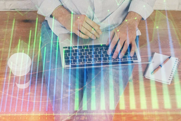 Borsa forex grafiği ile çoklu pozlama closeup eller. Araştırma ve analiz kavramı.