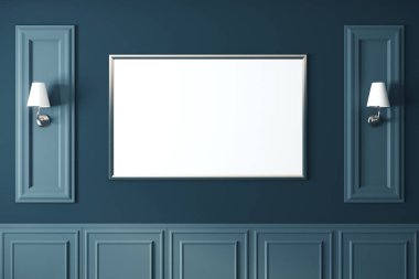 Lambalar ve boş posterlerle dolu bir duvar.