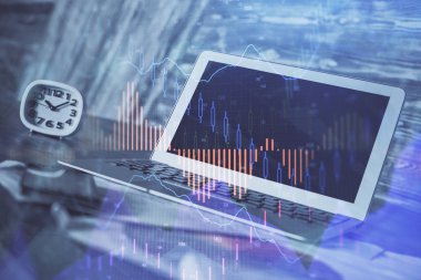 Finansal pazar grafiği hologramı ve kişisel bilgisayar arka planda. Çifte maruziyet. Önx kavramı.