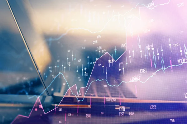 Holograma gráfico do mercado Forex e fundo do computador pessoal. Exposição múltipla. Conceito de investimento. — Fotografia de Stock