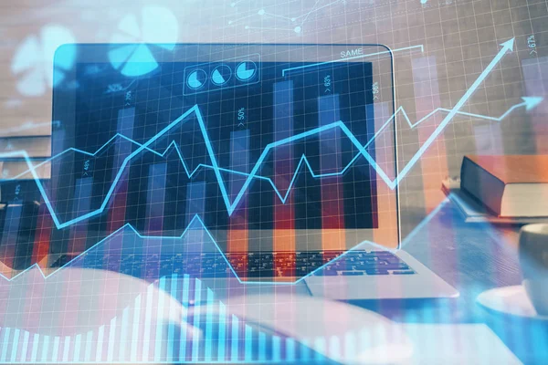 Finansal tablo çizimi ve arka planda bilgisayar olan bir tablo. Çifte maruziyet. Uluslararası pazarlar kavramı.
