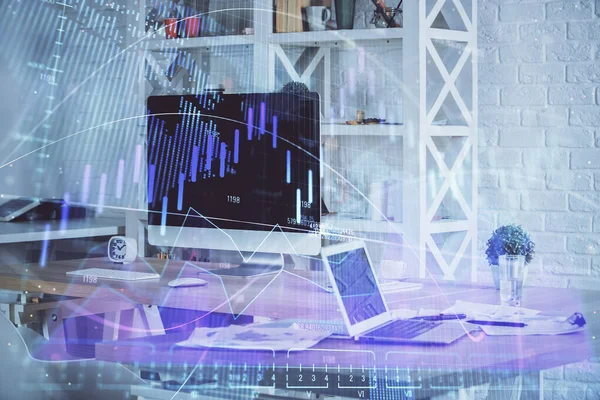 Forex trh graf hologram a osobní počítač na pozadí. Multi expozice. Pojem investice. — Stock fotografie