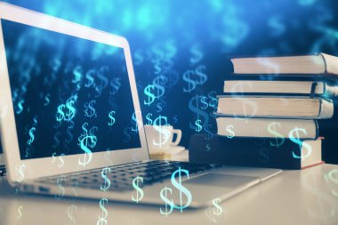 Masası ve kişisel bilgisayarı olan borsa grafiği. Çifte maruziyet. Mali analiz kavramı.