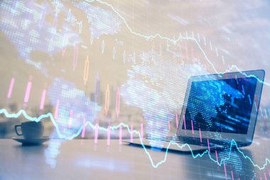 Kişisel bilgisayar arkaplanına çizilmiş borsa hologramı. Çoklu maruz kalma. Yatırım kavramı.